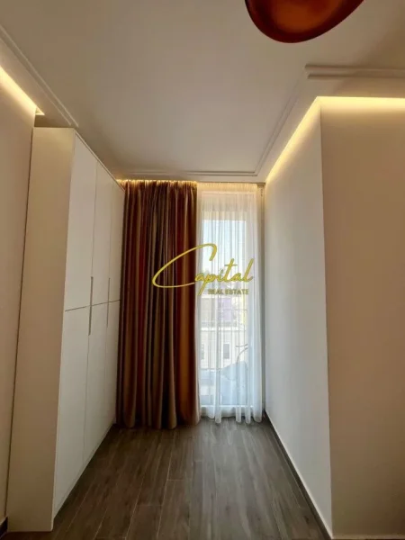 Tirane, jepet me qera apartament 2+1 Kati 3, 100 m² 1.400 € (PAZARI I RI)