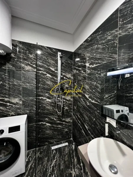 Tirane, jepet me qera apartament 2+1 Kati 3, 100 m² 1.400 € (PAZARI I RI)