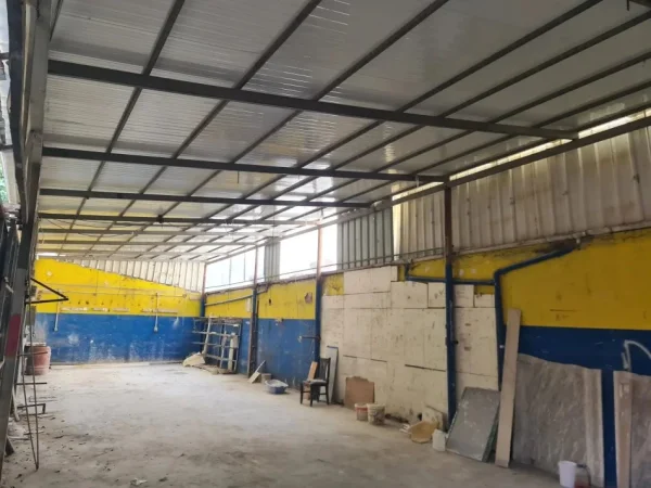 Tirane, jepet me qera magazine Kati 0, 230 m² 2.000 € (astir)