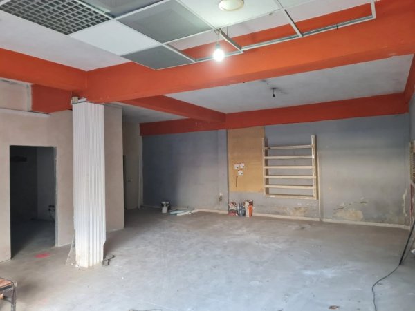 Tirane, jepet me qera magazine Kati 0, 230 m² 2.000 € (astir)