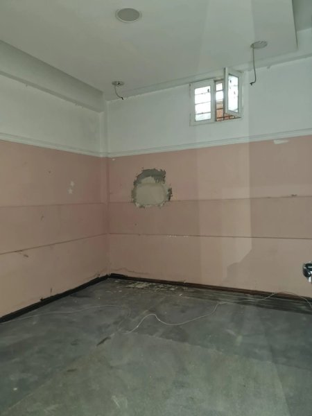 Tirane, jepet me qera magazine Kati 0, 230 m² 2.000 € (astir)