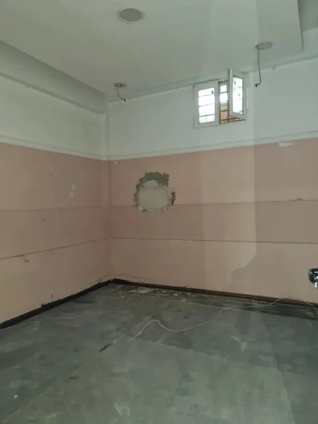 Tirane, jepet me qera magazine Kati 0, 230 m² 2.000 € (astir)