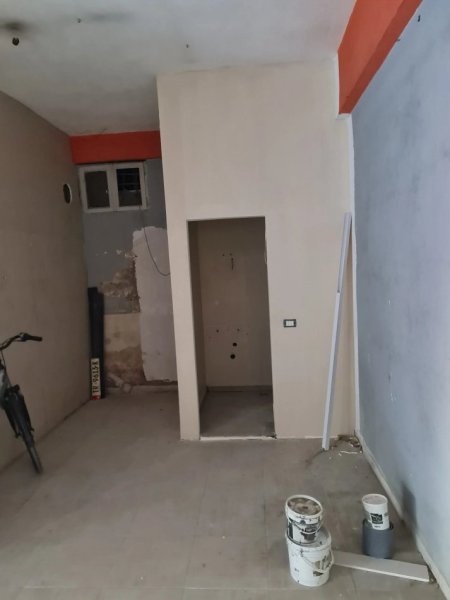 Tirane, jepet me qera magazine Kati 0, 230 m² 2.000 € (astir)