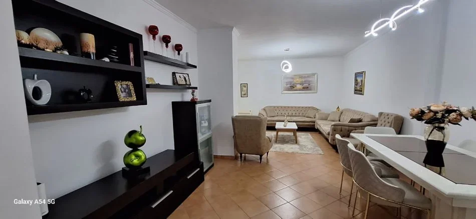 Tirane, shitet apartament 2+1+Ballkon Kati 3, 110 m² 270.000 € (KOMUNA E PARISIT)