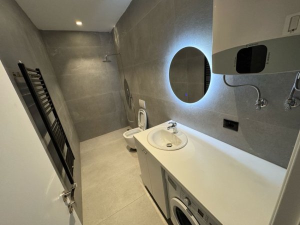 Tirane, jepet me qera apartament 1+1 Kati 0, 60 m² 450 € (Kinostudio)