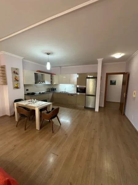 Tirane, jepet me qera apartament 2+1 Kati 1, 117 m² 650 € (Rruga e Elbasanit)