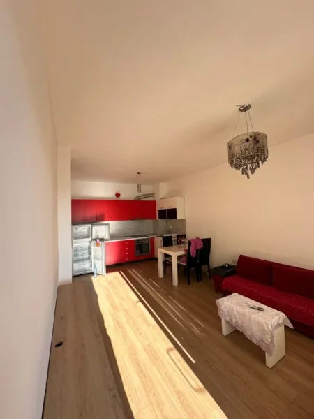 Tirane, jepet me qera apartament 1+1+Ballkon Kati 4, 72 m² 400 € (Yzberisht)