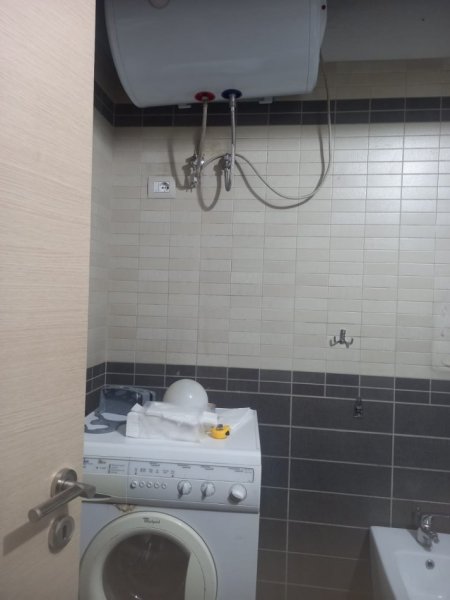 Tirane, jepet me qera apartament 2+1+Ballkon Kati 2, 80 m² 650 € (MUHAMET GJOLLESHA)