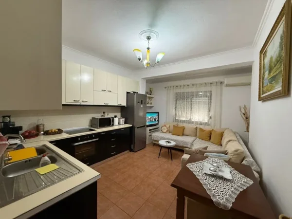 Tirane, shitet apartament 2+1+Ballkon Kati 5, 87 m² 115.000 € (Rruga e Kokonozeve)