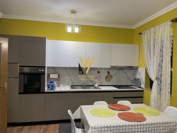 Tirane, jepet me qera apartament 2+1+Ballkon Kati 1, 100 m² 600 € (ISH RESTORAN DURRESI)