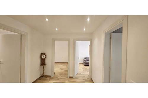 Tirane, jepet me qera apartament 3+1+Ballkon Kati 2, 100 m² 500 € (Rruga Xhanfize Keko)