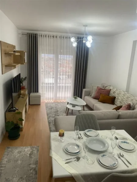 Tirane, jepet me qera apartament 2+1+Ballkon Kati 4, 100 m² 650 € (Rruga 5 Maj)