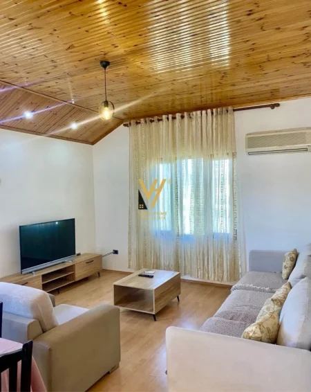 Tirane, jepet me qera shtepi 2+1+Ballkon Kati 3, 100 m² 500 € (LAPRAKE)