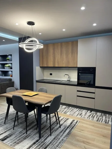jepet me qera apartament 2+1 modern ne rruge  kryesore astir , 600 €