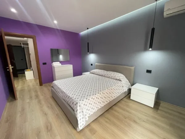 jepet me qera apartament 2+1 modern ne rruge  kryesore astir , 600 €