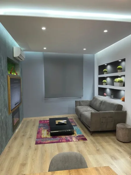 jepet me qera apartament 2+1 modern ne rruge  kryesore astir , 600 €