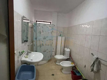 Tirane, shitet apartament 2+1 Kati 1, 106 m² 160.000 € (Komuna e Parisit)