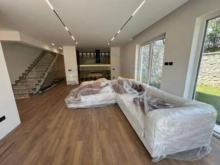 Tirane, shitet Vilë 3-Katshe, Liqeni i Thatë, Vilat Forest