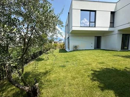 Tirane, shitet Vilë 3-Katshe, Liqeni i Thatë, Vilat Forest