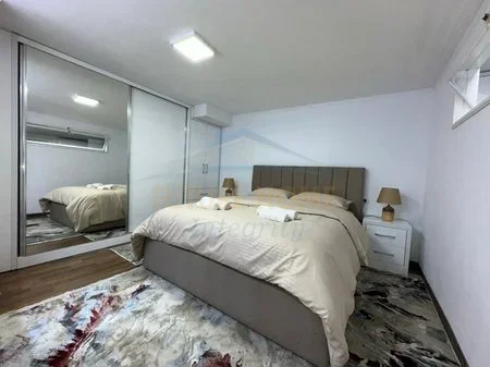 Tirane, jepet me qera apartament 1+1 Kati 2, 65 m² 600 € (Komuna e Parisit)