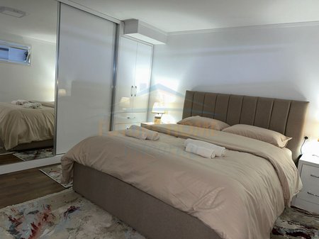 Tirane, jepet me qera apartament 1+1 Kati 2, 65 m² 600 € (Komuna e Parisit)