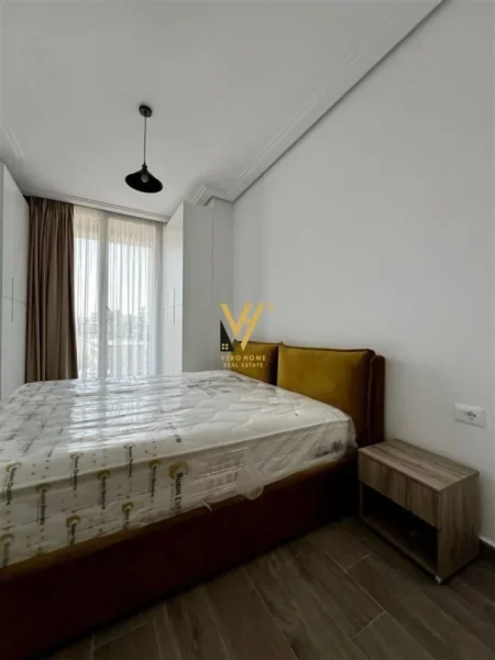 Tirane, jepet me qera apartament 2+1+Ballkon Kati 4, 100 m² 1.000 € (RRUGA “RIZA CEROVA”, PAZARI I RI)