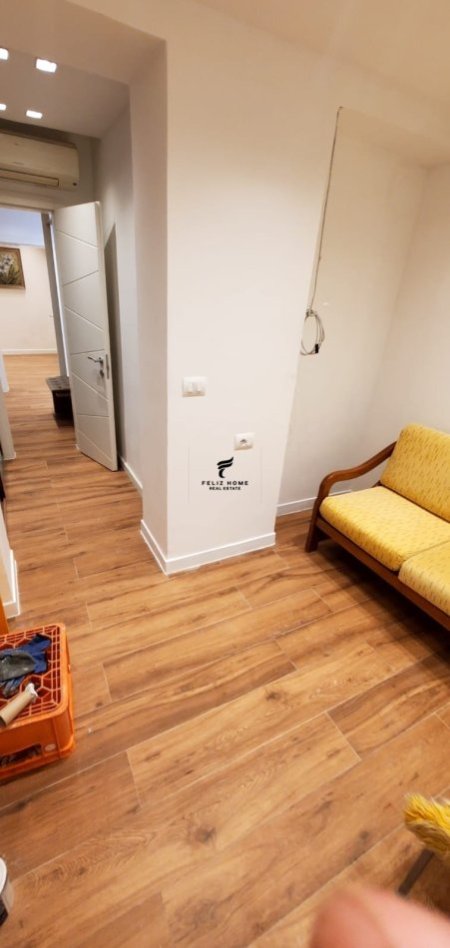 Tirane, jepet me qera apartament 2+1 Kati 1, 75 m² 650 € (5 MAJI)