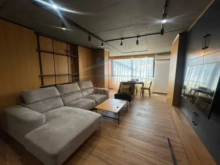 Tirane, jepet me qera apartament 2+1 Kati 1, 105 m² 600 € (Golden Park)