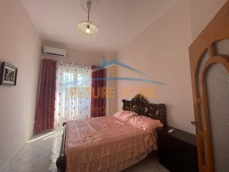 Tirane, jepet me qera apartament 2+1 Kati 4, 75 m² 600 € (Shallvaret)