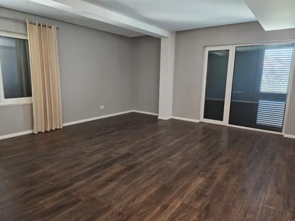Tirane, jepet me qera Vile 3 Katshe Kati 2, 850 m² 5.000 € (Akacia Hills)
