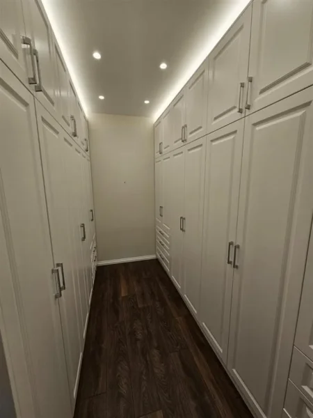 Tirane, jepet me qera Vile 3 Katshe Kati 2, 850 m² 5.000 € (Akacia Hills)