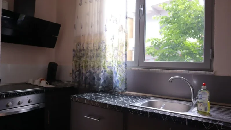 Tirane, shitet dyqan Kati 0, 90 m² (Fresku)