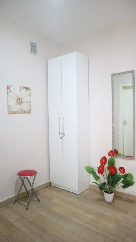 Tirane, shitet dyqan Kati 0, 90 m² (Fresku)