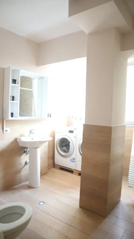 Tirane, shitet dyqan Kati 0, 90 m² (Fresku)