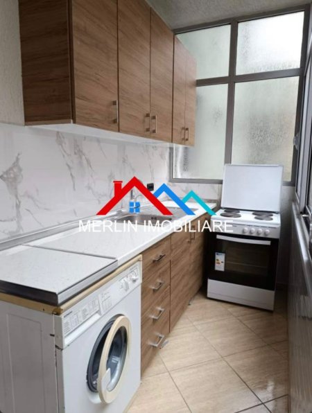 Tirane, jepet me qera apartament 2+1+Ballkon Kati 1, 90 m² 600 € (RRUGA ISLAM ALLA)