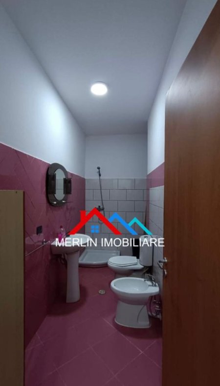 Tirane, jepet me qera apartament 2+1+Ballkon Kati 1, 90 m² 600 € (RRUGA ISLAM ALLA)