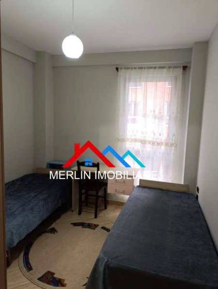 Tirane, jepet me qera apartament 2+1+Ballkon Kati 1, 90 m² 600 € (RRUGA ISLAM ALLA)