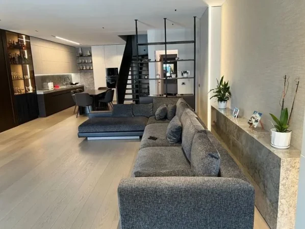 Tirane, shitet apartament duplex 1+1 , 356 m² 850.000 € 