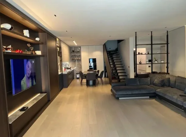 Tirane, shitet apartament duplex 1+1 , 356 m² 850.000 € 