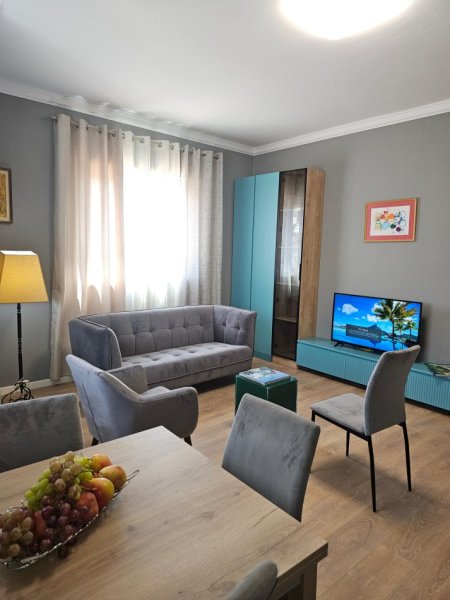 Tirane, jepet me qera apartament 1+1+Ballkon Kati 3, 650 € (Riza Jasa 123/1)