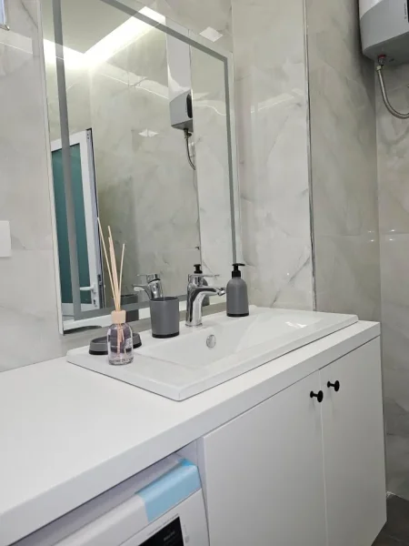 Jepet me qera Tirane apartament 1+1+Ballkon, 60 m2 575€ (Riza Jasa 123/1)