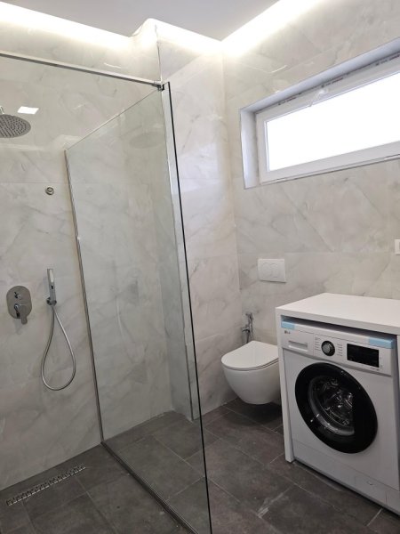 Tirane, jepet me qera apartament 1+1+Ballkon Kati 3, 650 € (Riza Jasa 123/1)