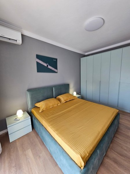 Tirane, jepet me qera apartament 1+1+Ballkon Kati 3, 650 € (Riza Jasa 123/1)