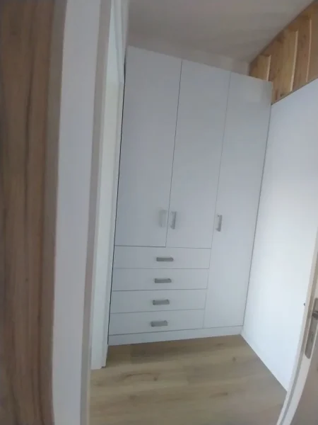 Tirane, jepet me qera apartament 1+1+Ballkon Kati 4, 64 m² 400 € (Kompeksi kaimi)
