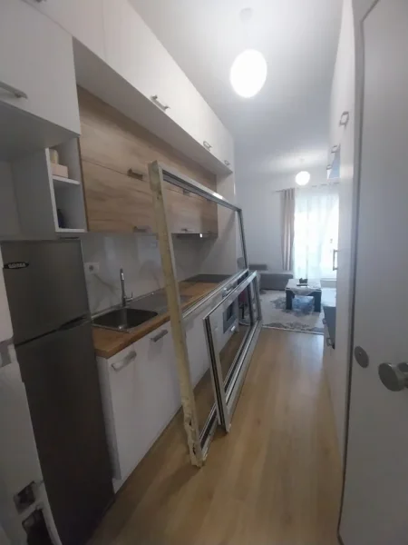 Tirane, jepet me qera apartament 1+1+Ballkon Kati 4, 64 m² 400 € (Kompeksi kaimi)