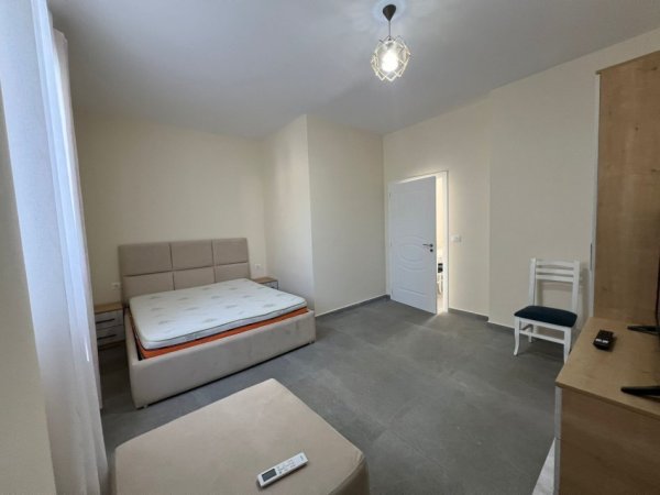 Tirane, jepet me qera apartament 1+1 Kati 1, 50 m² 400 € (Shkolla Bashkuar)