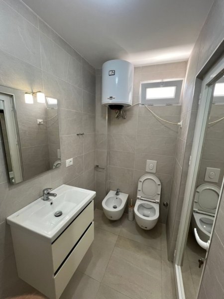 Tirane, jepet me qera apartament 1+1 Kati 1, 50 m² 400 € (Shkolla Bashkuar)