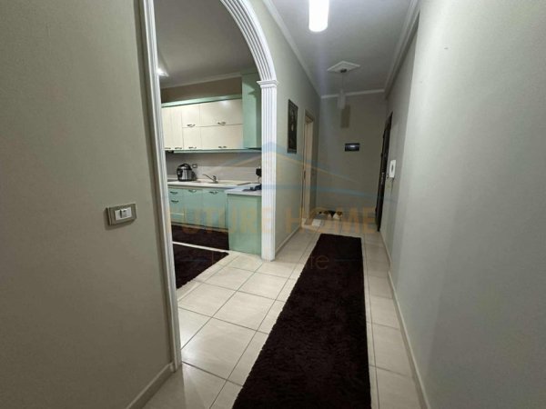 Tirane, shes 1+1 Kati 8, 91 m² 135.000 € (Yzberisht, pranë Fitness Unik.)