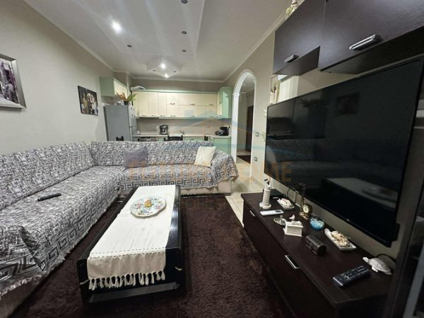 Tirane, shes 1+1 Kati 8, 91 m² 135.000 € (Yzberisht, pranë Fitness Unik.)