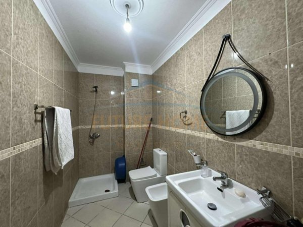 Tirane, shes 1+1 Kati 8, 91 m² 135.000 € (Yzberisht, pranë Fitness Unik.)